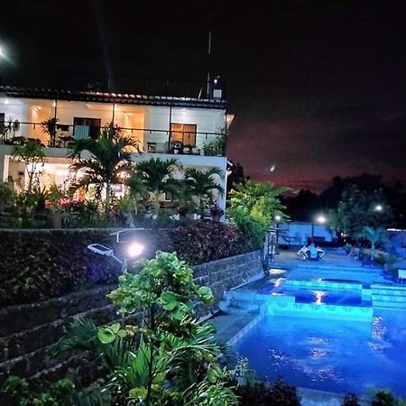 Casa De Robles Tanay Rizal Hotell Exteriör bild